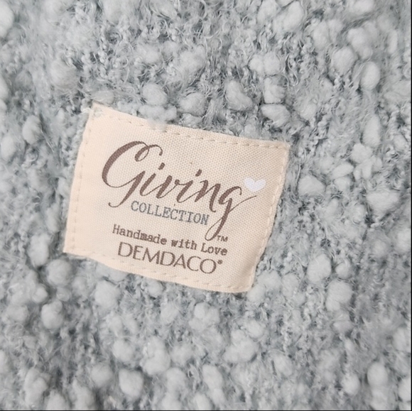 Handmade Demdaco Cozy Soft Knit Scarf Shawl Wrap with Pockets - Picture 6 of 8